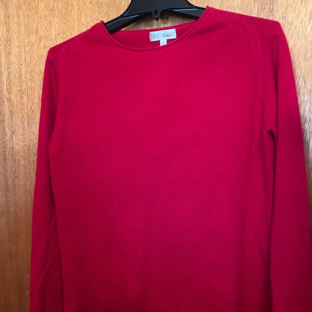 Neiman Marcus Cashmere red sweater.  Sz. Large